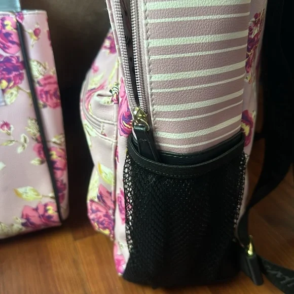 Back pack, Betsey Johnson - Picture 9 of 9